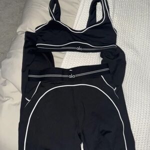 ALO Yoga Black and White Performance Set